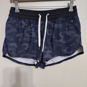 Vuori camo women’s running short size small